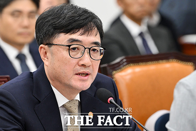 의원 질의에 답하는 임기근 국무조정실장.