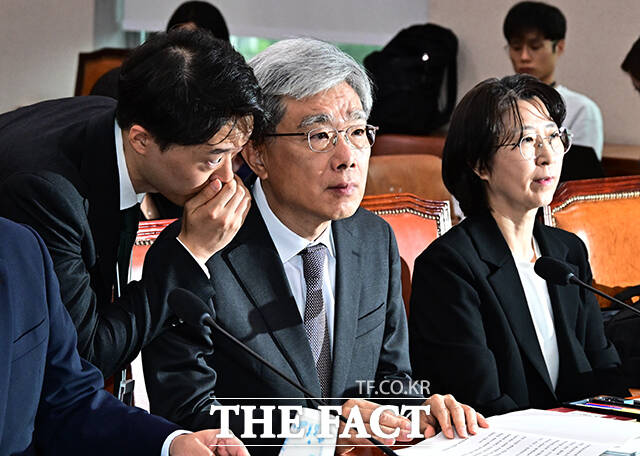 김상환 헌법재판소장이 13일 오전 서울 여의도 국회 법제사법위원회에서 열린 헌법재판소, 헌법재판연구원에 대한 국정감사에 출석해 인사말을 하고 있다. /국회=배정한 기자