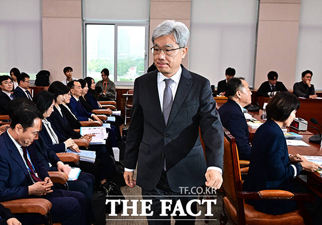 김상환 헌법재판소장이 13일 오전 서울 여의도 국회 법제사법위원회에서 열린 헌법재판소, 헌법재판연구원에 대한 국정감사에 출석해 인사말을 하고 있다. /국회=배정한 기자