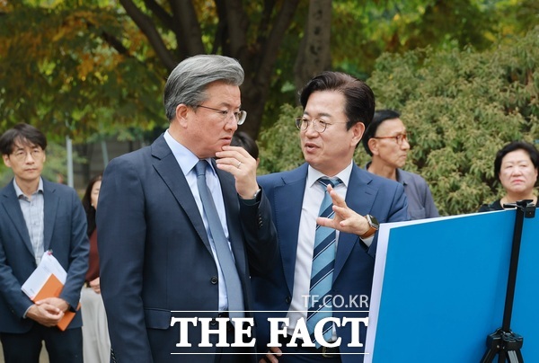 허태정 대전시장이 지난 12일 자치구 순회 일정인 상생공감투어를 시작했다. 허 시장이 궁동 청년특화주택 조성 현장을 점검하고 있는 모습. /대전시