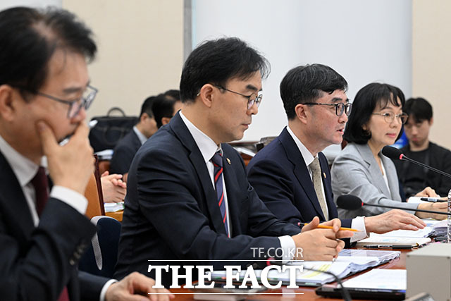 임기근 국무조정실장이 13일 오후 서울 여의도 국회에서 열린 정무위원회의 국무조정실 등에 대한 국정감사에서 의원 질의에 답변하고 있다. / 국회=서예원 기자
