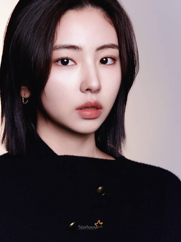 배우 하율리가 최근 서울 마포구 상암동 <더팩트> 사옥에서 취재진과 만나 티빙 오리지널 시리즈 '로또 1등도 출근합니다'와 관련된 이야기를 나눴다. /스타하우스엔터테인먼트