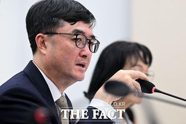 임기근 국무조정실장이 13일 오후 서울 여의도 국회에서 열린 정무위원회의 국무조정실 등에 대한 국정감사에서 의원 질의에 답변하고 있다. / 국회=서예원 기자