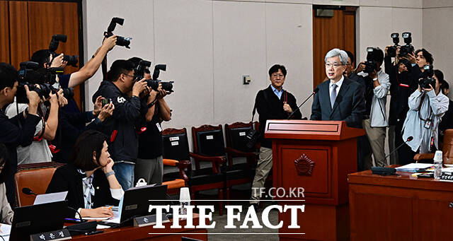 김상환 헌법재판소장이 13일 오전 서울 여의도 국회 법제사법위원회에서 열린 헌법재판소, 헌법재판연구원에 대한 국정감사에 출석해 인사말을 하고 있다. /국회=배정한 기자