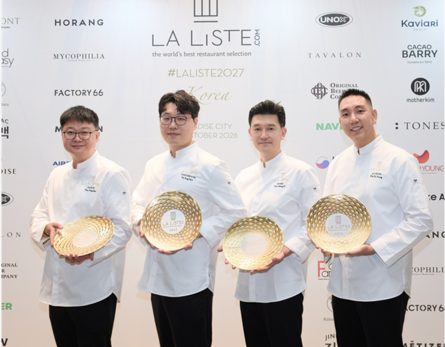 12일 '라 리스트 2027 레스토랑 한국 시상식'에 참석한 서울신라호텔 셰프들이 포즈를 취하고 있다. (왼쪽부터)팔선 주홍삼 셰프, 콘티넨탈 김성현 셰프, 아리아께 문성오 셰프, 라연 차도영 셰프. /서울신라호텔