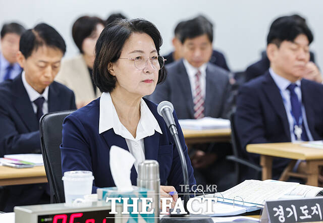 질의답변하는 추미애 경기지사.