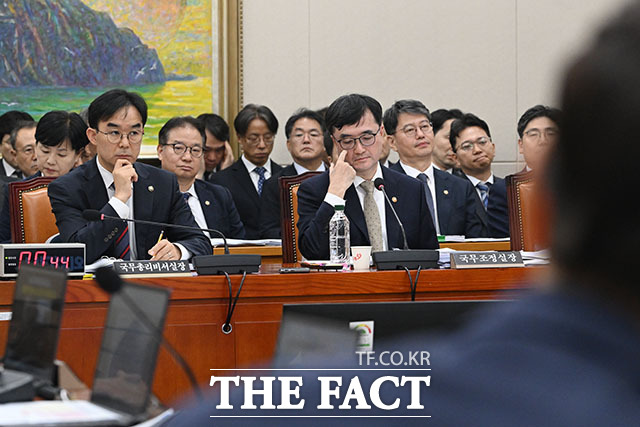 임기근 국무조정실장이 13일 오후 서울 여의도 국회에서 열린 정무위원회의 국무조정실 등에 대한 국정감사에서 의원 질의에 답변하고 있다. / 국회=서예원 기자