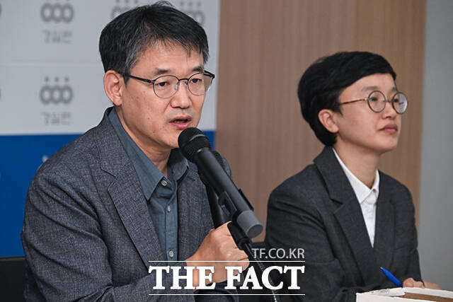 13일 오전 서울 종로구 경제정의실천시민연합(경실련)에서 열린 '그린벨트 현황 및 관리실태 분석발표' 기자회견에서 정호철 경제정책팀 부장이 발언하고 있다. 왼쪽부터 정 부장, 김성달 사무총장, 김정곤 도시개혁센터 운영위원장, 윤은주 도시개혁센터 부장. /남윤호 기자