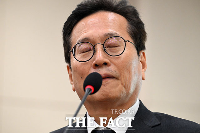 황교익 한국문화관광연구원장이 답변하고 있다.