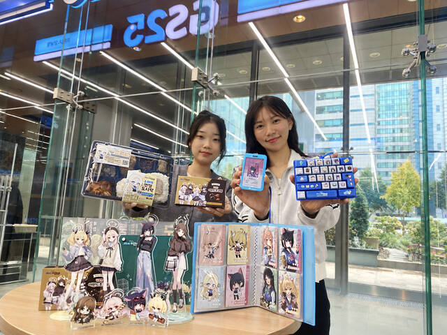 GS리테일이 운영하는 편의점 GS25가 게임 지식재산권(IP) 콜라보 상품의 누적 판매량이 2300만개를 달성하며, 인기를 끌고 있다. /GS25