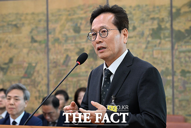 황교익 한국문화관광연구원장이 답변하고 있다.