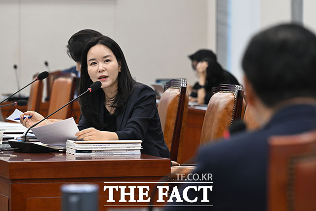 이주영 개혁신당 의원이 14일 오전 서울 여의도 국회에서 열린 교육위원회의 서울교육청 등에 대한 국정감사에 참석해 정근식 서울시교육감에게 질의하고 있다. /국회=서예원 기자