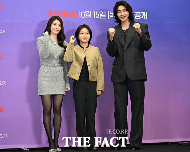 남지현과 김예지 감독, 김재영이 '화이팅 포즈'를 취하고 있다.