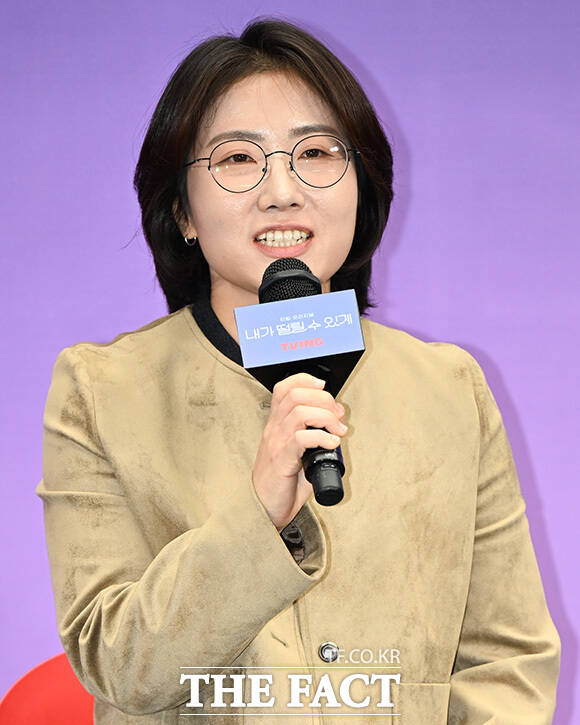 남지현과 김예지 감독, 김재영이 '화이팅 포즈'를 취하고 있다.