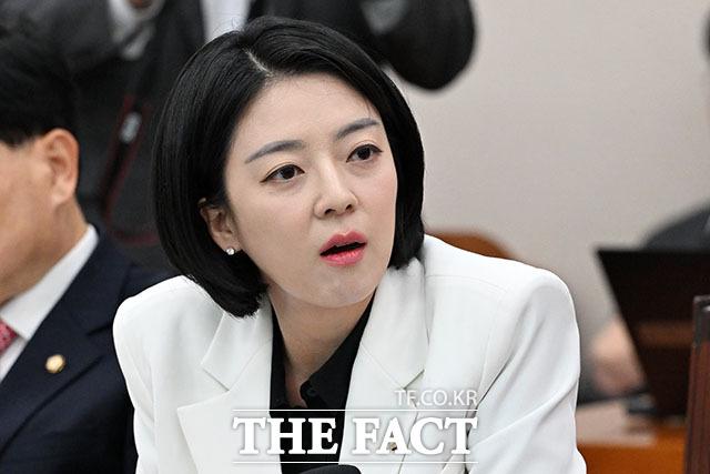 황교익 한국문화관광연구원장이 답변하고 있다.