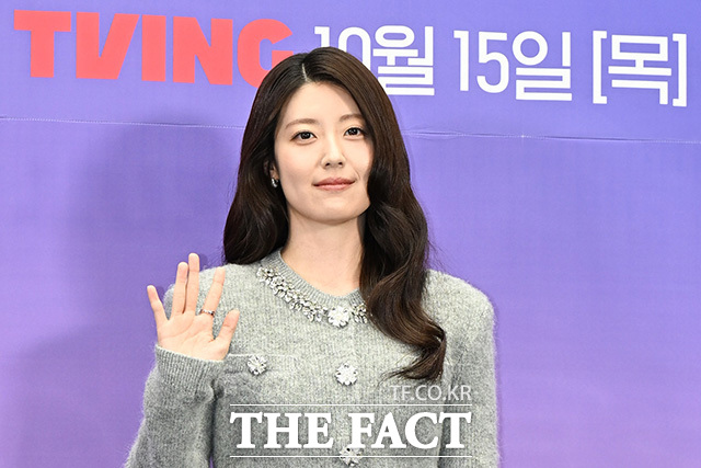 남지현과 김예지 감독, 김재영이 '화이팅 포즈'를 취하고 있다.