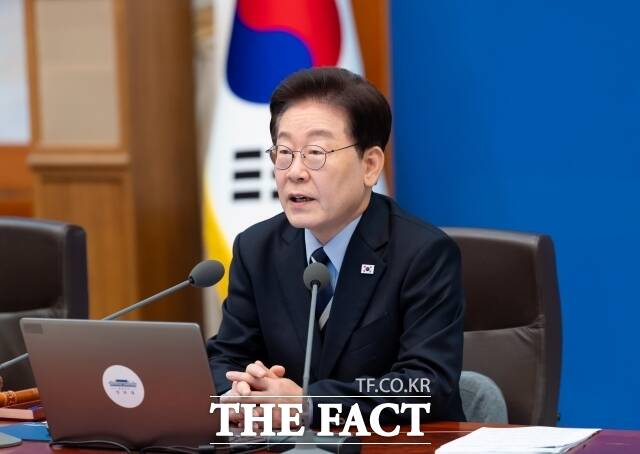 이재명 대통령이 13일 청와대에서 주재한 제44회 국무회의에서 발언하고 있다. /청와대