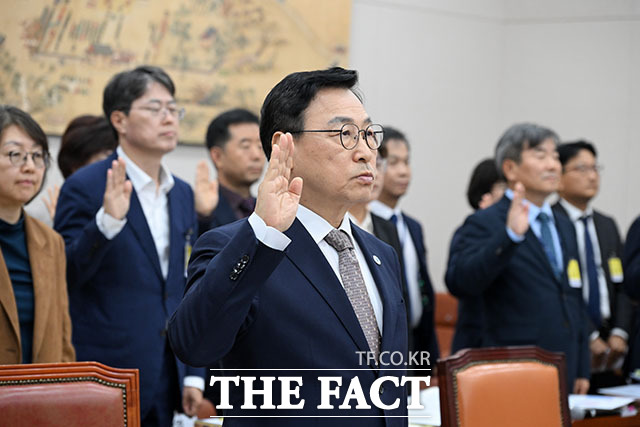 선서하는 정근식 서울시교육감.
