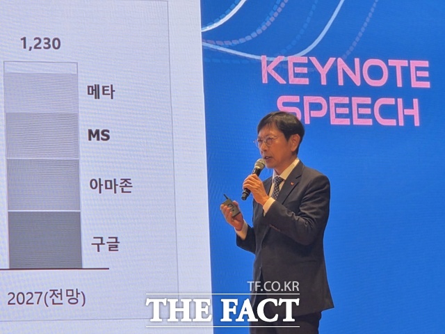 안현 SK하이닉스 사장이 14일 서울 강남구 코엑스에서 열린 '제28회 반도체대전(SEDEX 2026)' 기조강연에서 강연하고 있다. /강남=우지수 기자