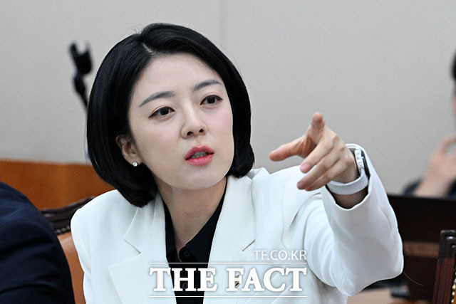 황교익 한국문화관광연구원장이 답변하고 있다.