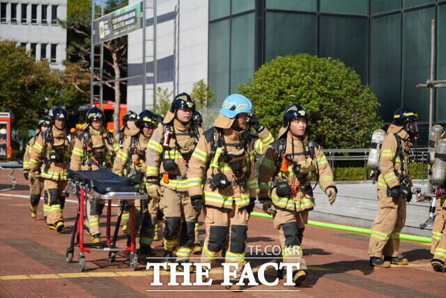 전남광주통합특별시 소방본부는 14일 조선대학교 해오름관에서 전남광주 통합 후 처음으로 대형 복합재난 발생에 대비한 ‘2026년 통합특별시 긴급구조 종합훈련’을 실시했다. /전남광주시
