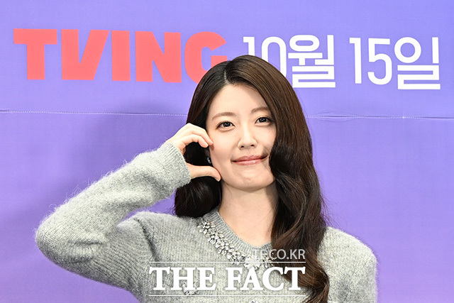 남지현과 김예지 감독, 김재영이 '화이팅 포즈'를 취하고 있다.