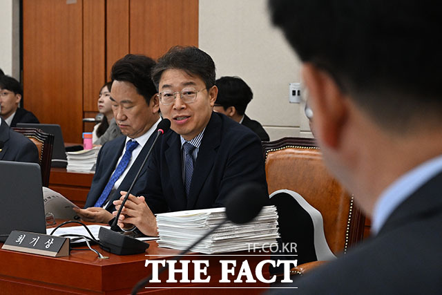 국회 기후에너지환경노동위원회 여당 간사인 최기상 더불어민주당 의원이 발언을 하고 있다.