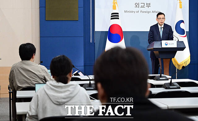 박두순 외교부 대변인이 15일 오후 서울 종로구 외교부에서 현안 관련 정례브리핑을 갖고 있다. /임영무 기자