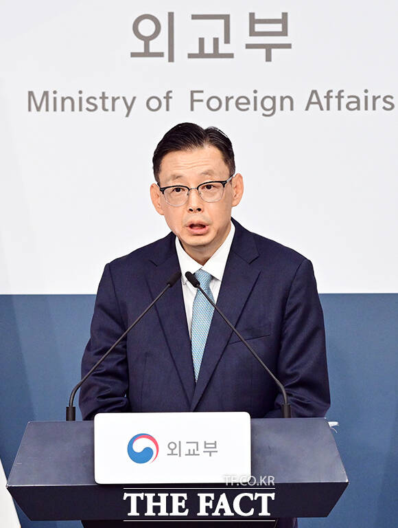 박두순 외교부 대변인이 15일 오후 서울 종로구 외교부에서 현안 관련 정례브리핑을 갖고 있다. /임영무 기자