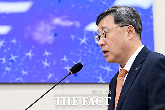 업무보고 하는 박윤규 정보통신산업진흥원 원장.