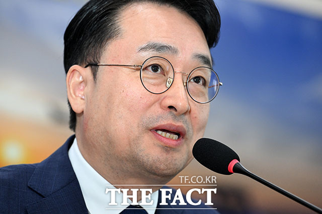 의원 질의에 답변하는 이헌욱 한국부동산원장.