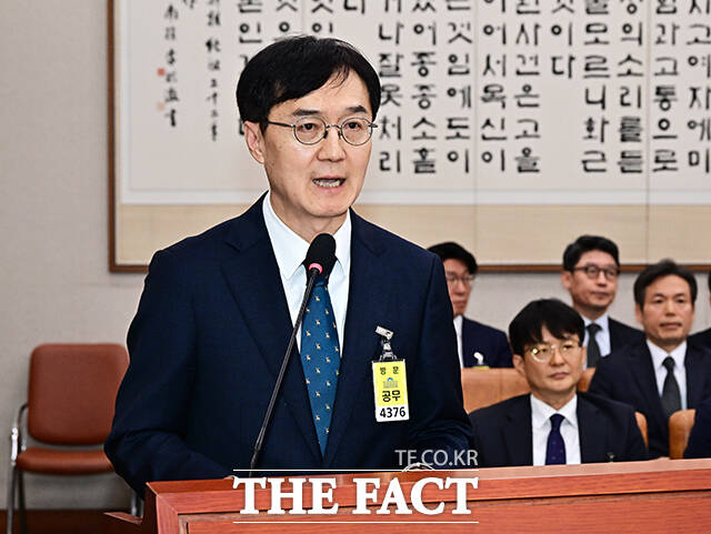 인사말 및 업무보고하는 오민석 서울중앙지방법원장.
