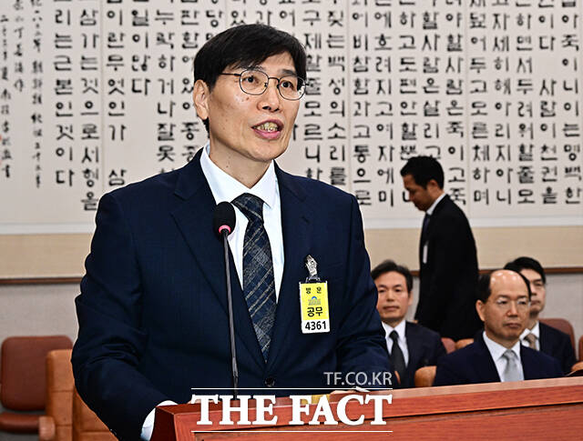 인사말 및 업무보고하는 배준현 수원고등법원장.