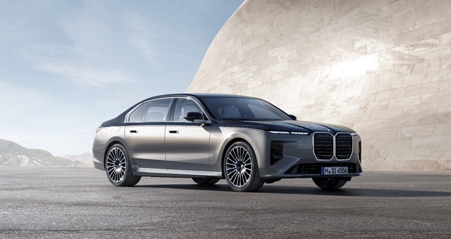BMW코리아가 4년 만에 부분변경된 '더 뉴 BMW 7시리즈' 4종의 사전예약을 11월 9일까지 진행한다. /BMW코리아