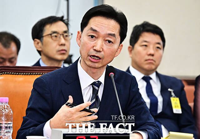 김지용 초대 중대범죄수사청(중수청)장 후보자가 지난 14일 오후 서울 여의도 국회 행정안전위원회에서 열린 인사청문회에 출석해 질의에 답변을 하고 있다. /국회=배정한 기자