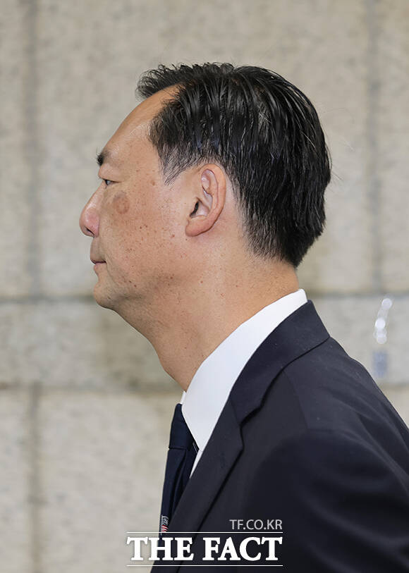 정보통신망이용촉진및정보보호등에관한법률위반(명예훼손) 등 혐의를 받는 모스탄(한국이름 단현명) 전 미국 리버러티대학교 교수가 16일 오전 서울 서초구 서울중앙지방법원에서 열린 1차 공판에 출석하고 있다. /임영무 기자