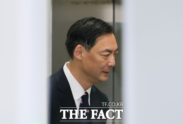 정보통신망이용촉진및정보보호등에관한법률위반(명예훼손) 등 혐의를 받는 모스탄(한국이름 단현명) 전 미국 리버러티대학교 교수가 16일 오전 서울 서초구 서울중앙지방법원에서 열린 1차 공판에 출석하고 있다. /임영무 기자