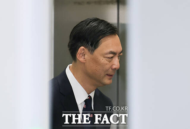정보통신망이용촉진및정보보호등에관한법률위반(명예훼손) 등 혐의를 받는 모스탄(한국이름 단현명) 전 미국 리버러티대학교 교수가 16일 오전 서울 서초구 서울중앙지방법원에서 열린 1차 공판에 출석하고 있다. /임영무 기자