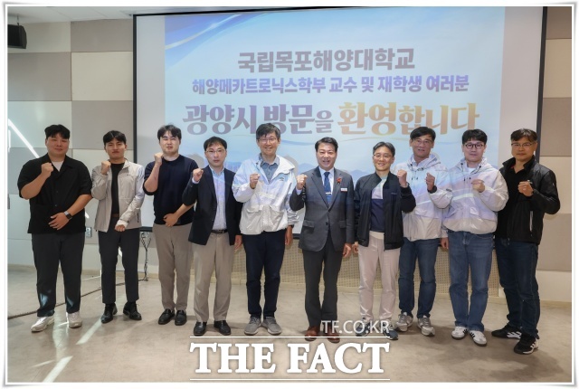 목포해양대학교 총장을 지낸 박성현 광양시장이 광양시를 찾은 목포해양대학교 학생들에게 전공 역량과 영어 실력을 키우고 적성에 맞는 진로를 미리 준비하라고 조언했다. /광양시