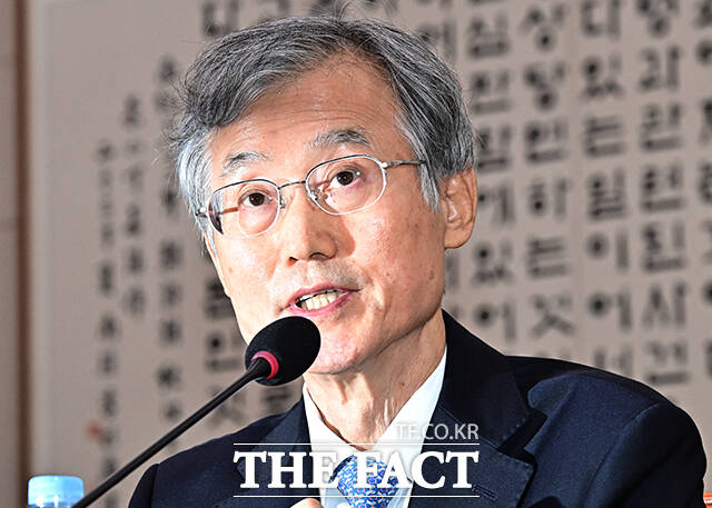 김민석 더불어민주당 대표는 16일 '대법관 재제청 거부' 논란으로 여당과 마찰을 빚고 있는 조희대 대법원장(사진)과 관련해
