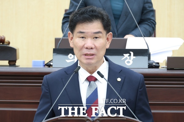 강정규 대전시 동구의원이 16일 열린 제296회 동구의회 임시회 제2차 본회의 구정질문에서 민선 9기 교육정책 방향에 대해 질의하고 있다. /대전시 동구의회