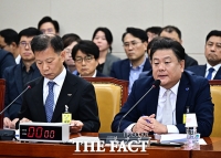  질의에 답변하는 김우성 KBS 부사장 [포토]