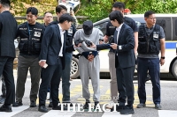  영장실질심사 출석하는 인천 상가 흉기 난동 피의자 [TF사진관]