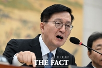  의원 질의에 답변하는 유홍림 서울대학교 총장 [포토]