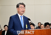  인사말하는 김지형 경사노위 위원장 [포토]