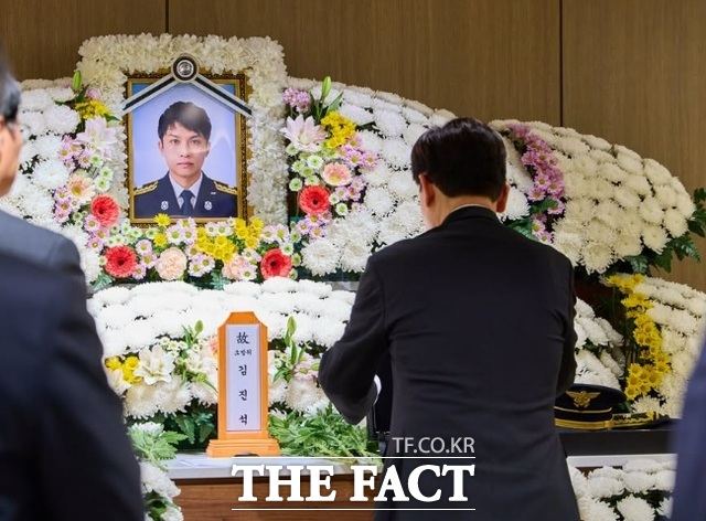 이 대통령은 이날 오후 순천향대학교 부천병원에 마련된 빈소를 찾았다. 고인의 영정 앞에 헌화하고 묵념하며 깊은 애도를 표한 뒤 유가족을 만나 위로의 뜻을 전했다. /이재명 대통령 인스타그램 