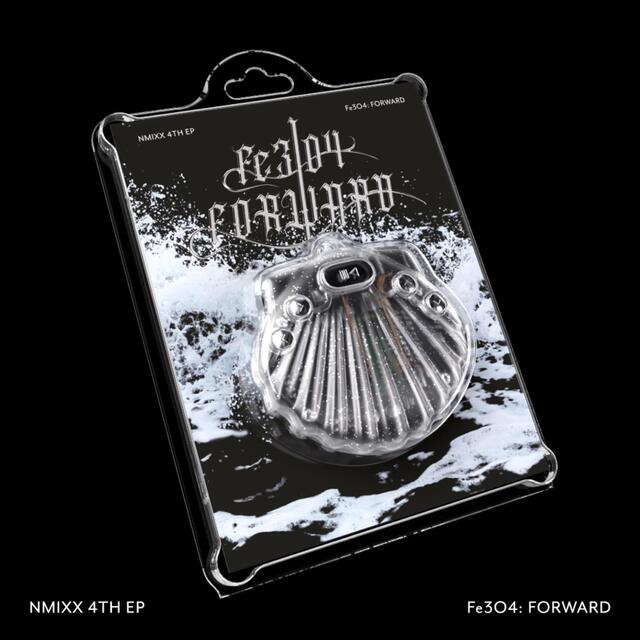 엔믹스는 지난해 미니 4집 'Fe3O4: FORWARD'를 발매하면서 MP3를 결합한 셀 버전을 준비했다. '같은 음악과 메시지를 듣는 경험'을 통해 출항을 함께하는 이들과의 연대의식을 표현하고자 MP3 품목을 택했고, '출항'이라는 상징적인 의미를 담아 외형을 조개 모형으로 디자인했다. /JYP