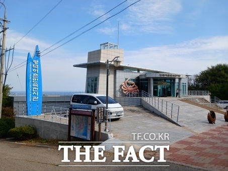 삼사해상공원의 어촌박물관은 하루 수십 명도 찾지 않으면서 연간 5억 원의 운영비만 낭비하는 애물단지로 전락했다. /박진홍 기자