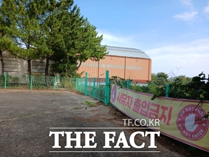 삼사해상공원의 또 다른 흉물인 민간기업의 헬기장. /박진홍 기자