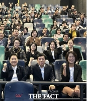  이성윤 의원, 영화 '암살자들' 단체 관람 개최…당원·시민 200여 명 참석
